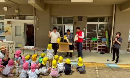 月亭八光さん・ミサイルマン西代さんも応援！地域の子どもたちへ「アラートリュック（防災用リュック）」を寄贈